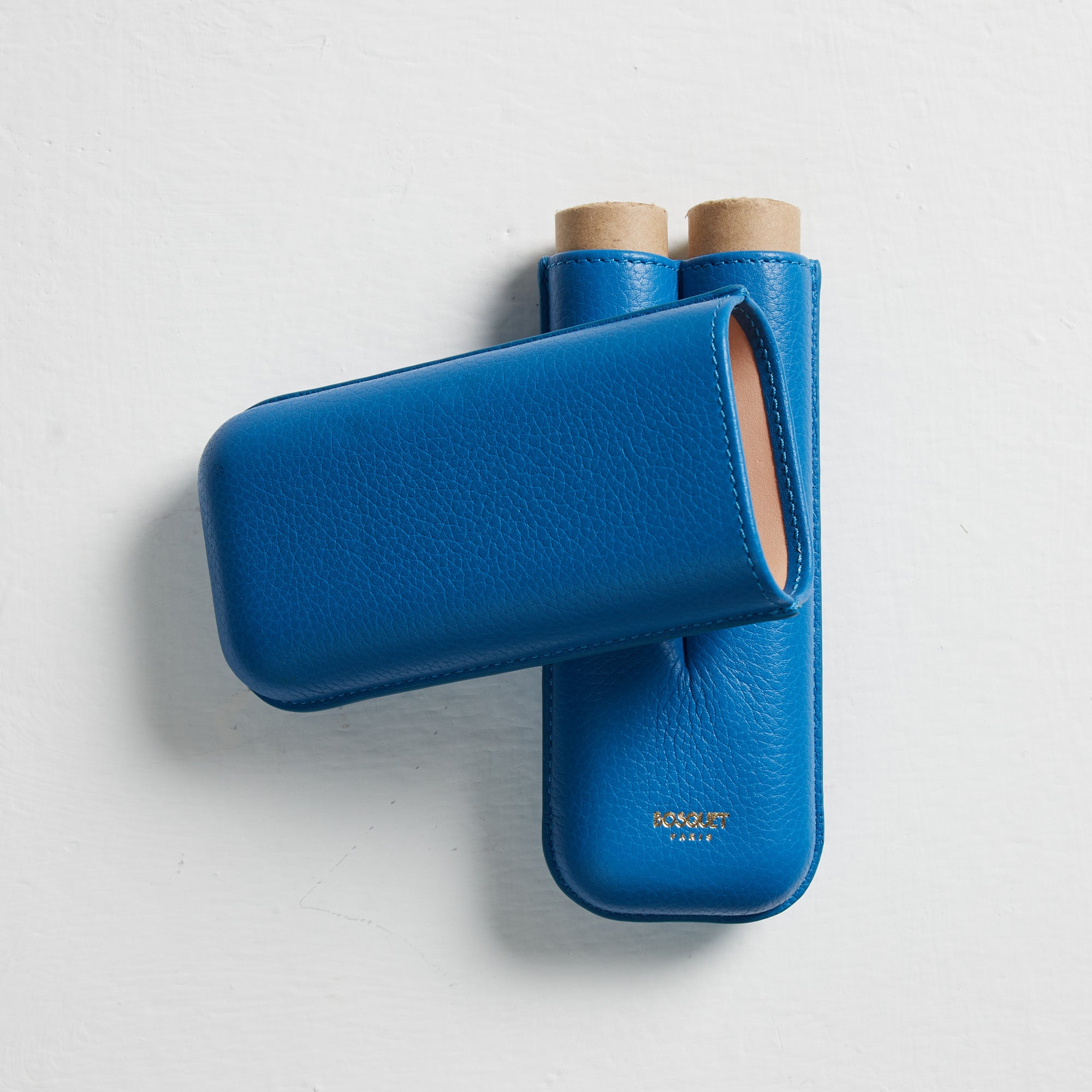 A Bosque Smooth Capri Blue Leather Cigar Case with a blue cover made from French leathers.
