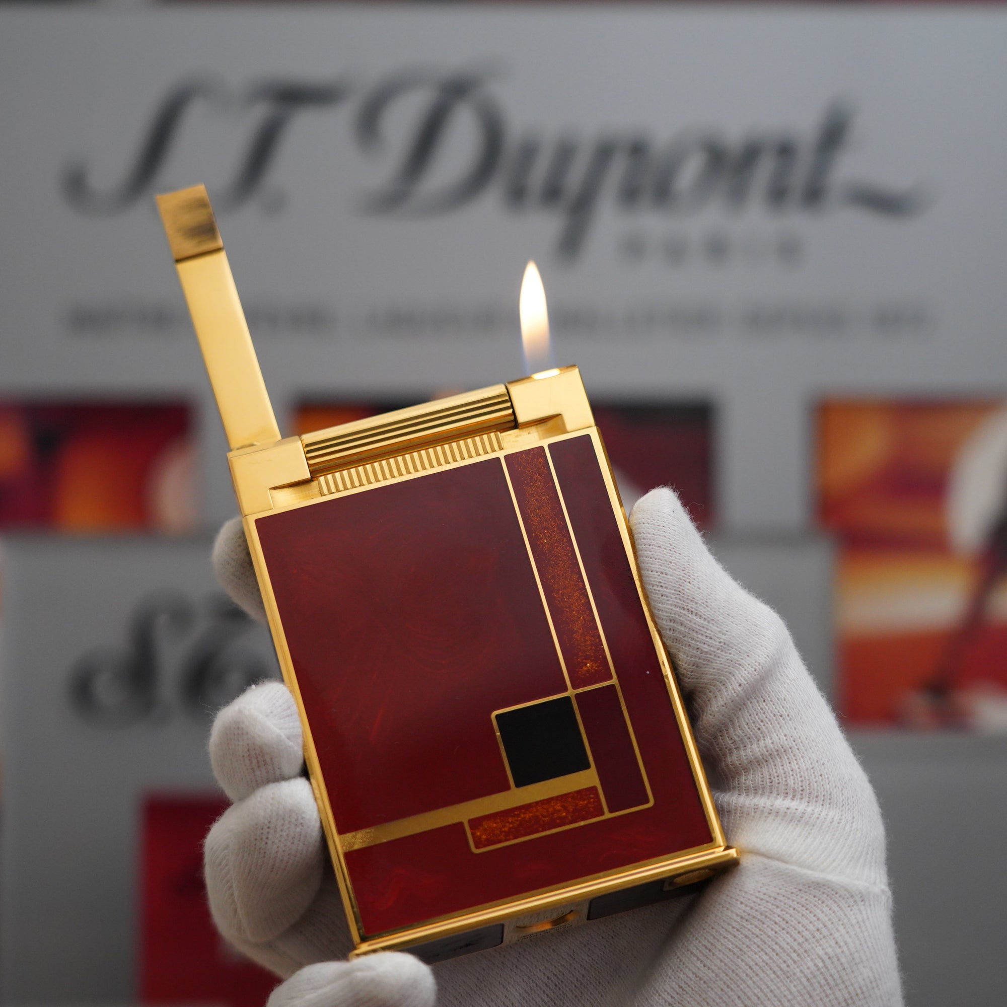 Vintage 1990 S.T. Dupont 18k Jeroboam Gold Dust Red Chinese Lacquer Gold Plated Table Lighter