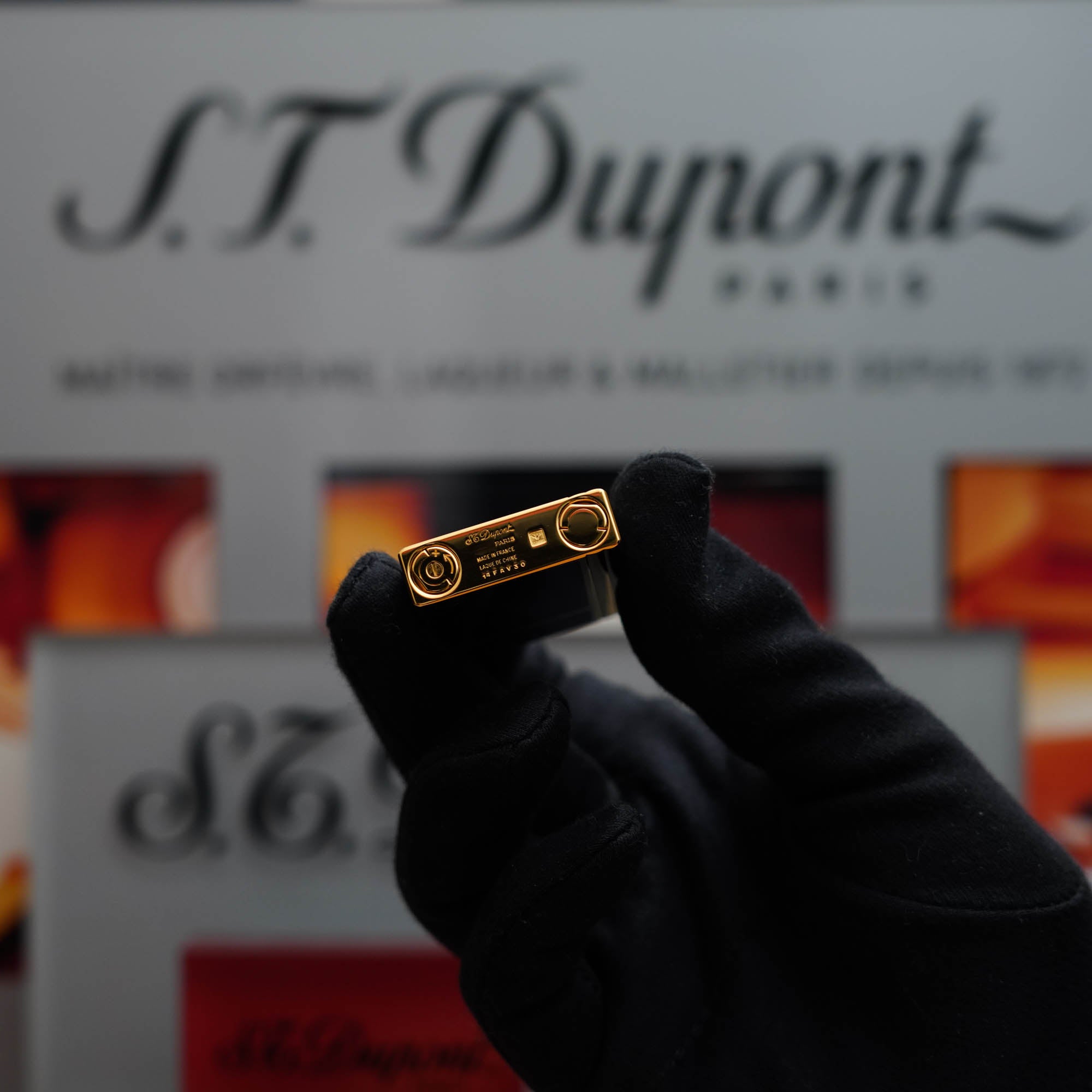 Vintage 1980 St Dupont 24k Gold Finish Black Lacquer Gold Powder Ligne 2 Gatsby Lighter