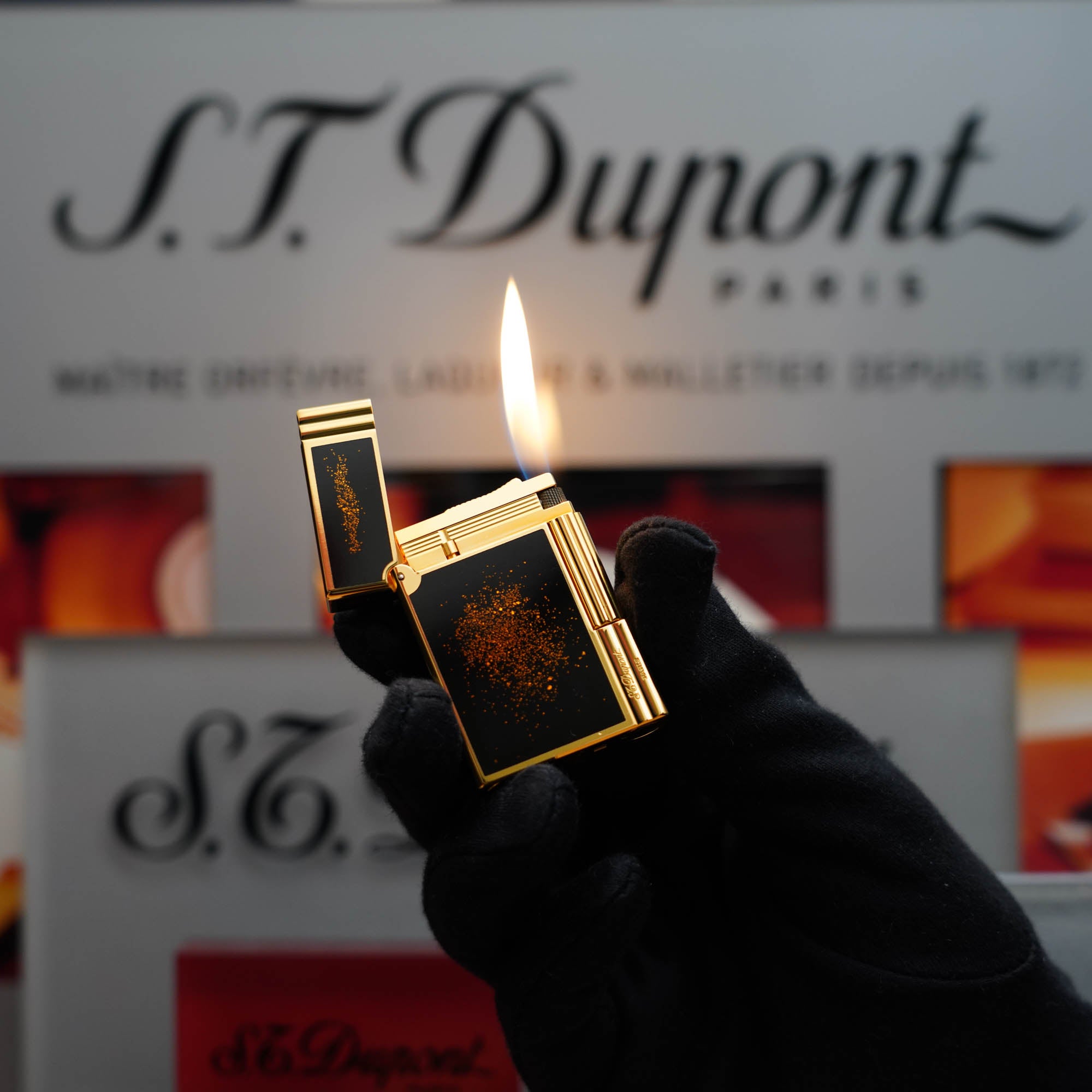 Vintage 1980 St Dupont 24k Gold Finish Black Lacquer Gold Powder Ligne 2 Gatsby Lighter