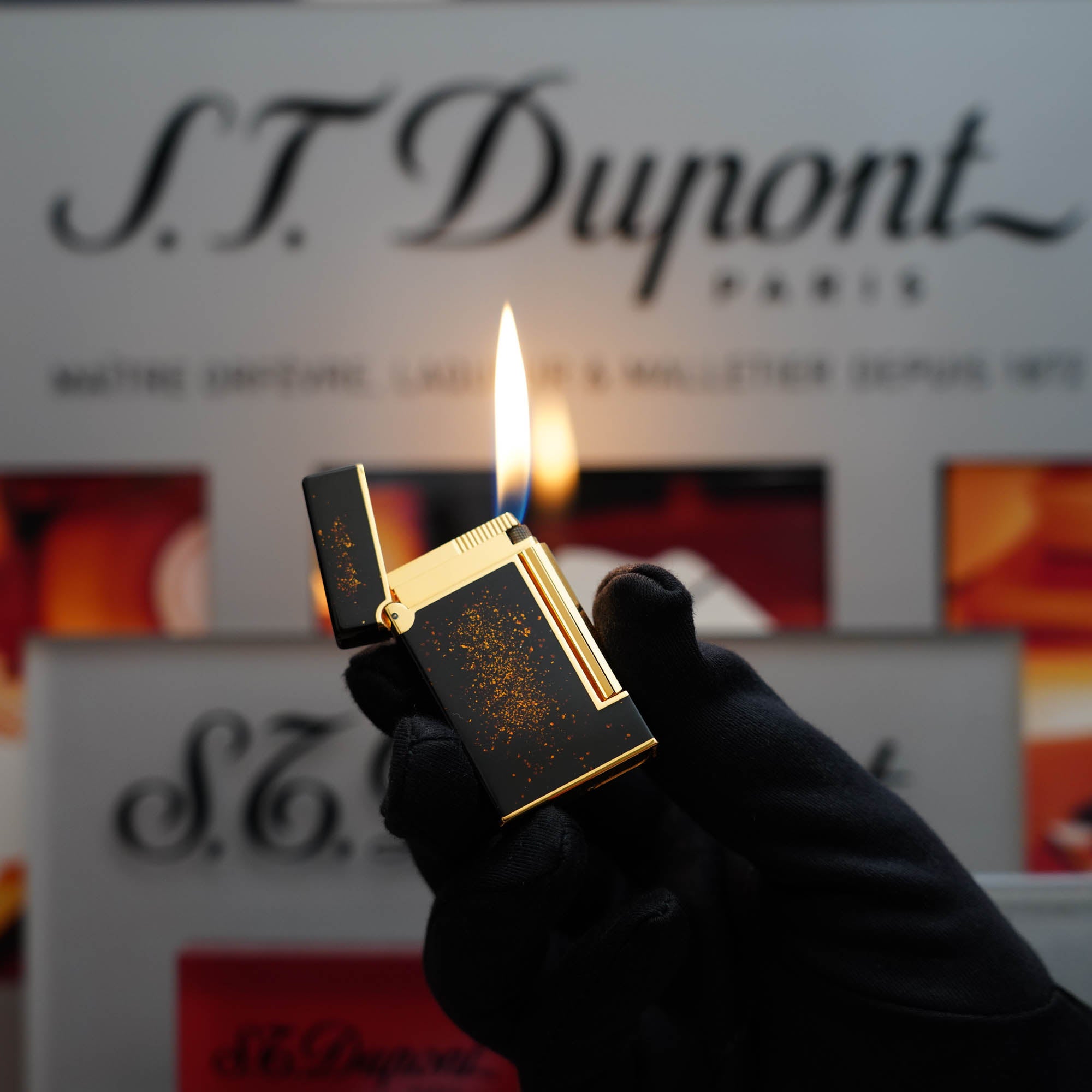 Vintage 1980 St Dupont 24k Gold Finish Black Lacquer Gold Powder Ligne 2 LD Lighter