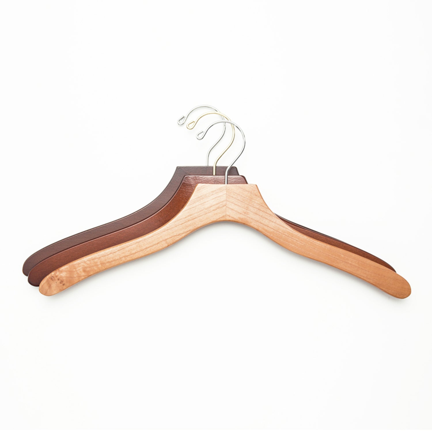 https://www.kirbyallison.com/cdn/shop/products/50-21_5_-extra-large-21in-luxury-wooden-shirt-hanger-1.jpg?v=1666722257&width=2000